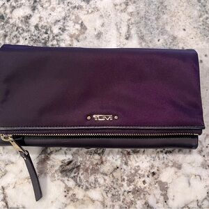 🌸 NWOT: Tumi Voyager Travel Wallet - Deep Plum/Purple